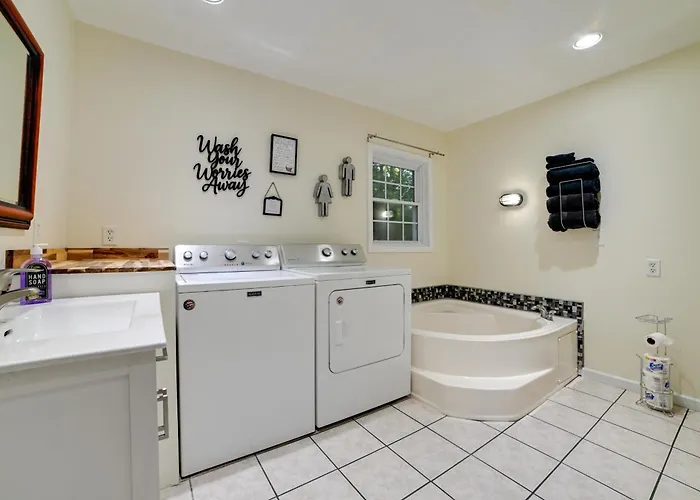 Ferienhaus Fall Foliage & Hot Tub Nights: Shawnee *