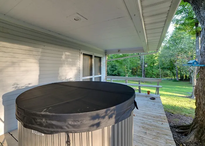 Ferienhaus Fall Foliage & Hot Tub Nights: Shawnee